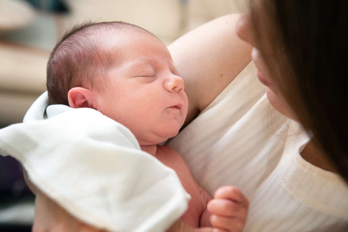 Swaddling and Newborn Sleep Patterns
