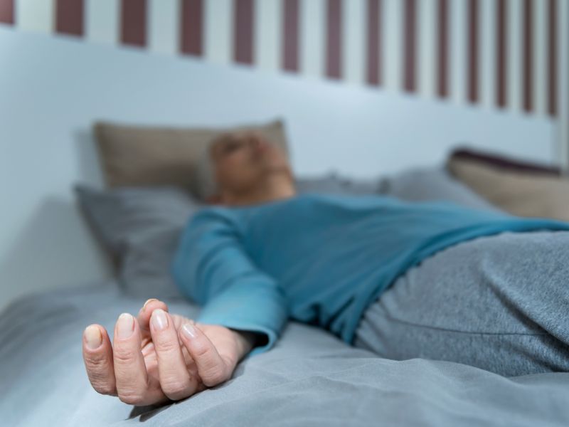 Lady using sleep meditation to relax for a better sleep